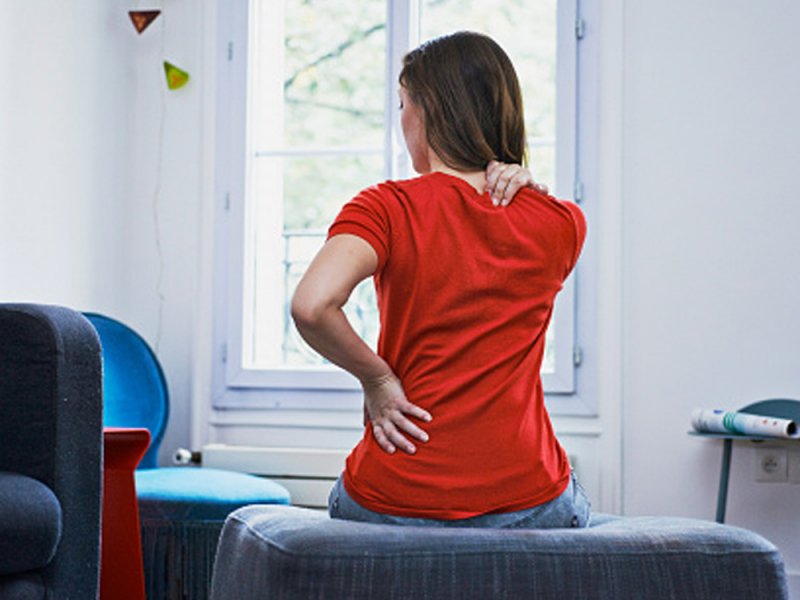 Очень часто боли в спине и шее связаны с неправильным расположением тела во время повседневных движений. 